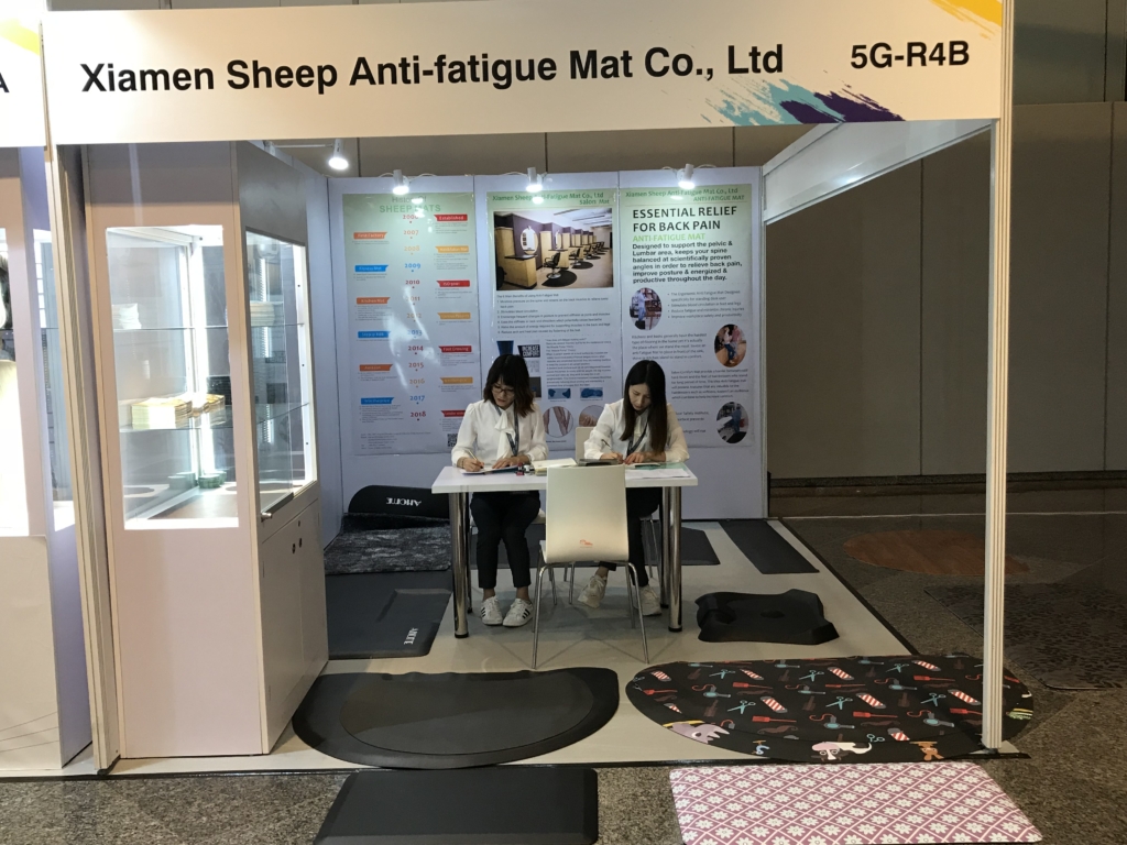 The-beginning-of-our-fair-in-Cosmoprof-Asia-2018-01